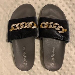 Gray gold chain flops!